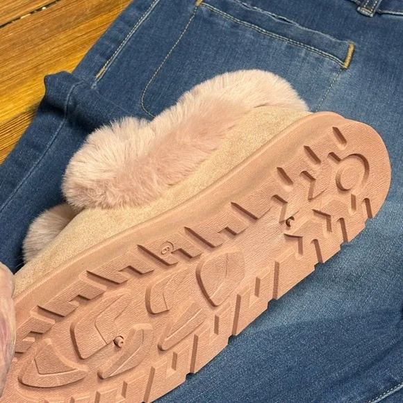 Cozy Pink Fur Women's Slippers - Picture 3 of 3